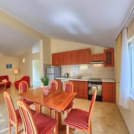 Apartment By The Sea - 17458 *